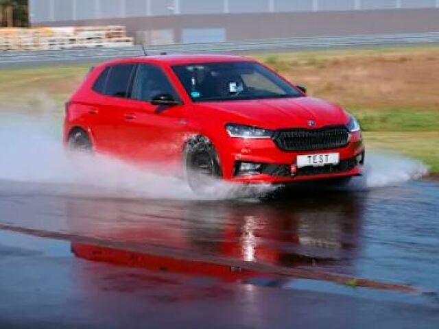 ADAC - test celorocnych pneumatik