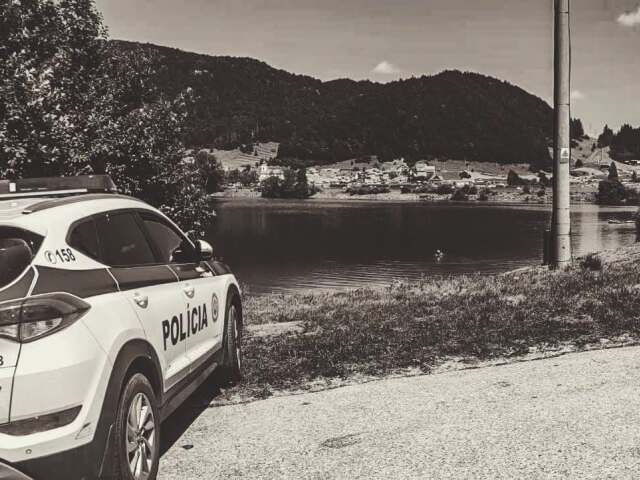 Polícia / Policajné auto /
