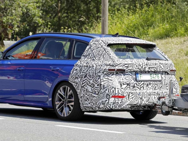 Skoda Octavia Facelift - rear 3
