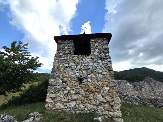 Husitský kostolík v Lúčke má za sebou pohnutý osud. Dnes je jeho ruina vyhľadávaným miestom. Sú odtiaľ pekné výhľady na obec a okolitú prírodu.