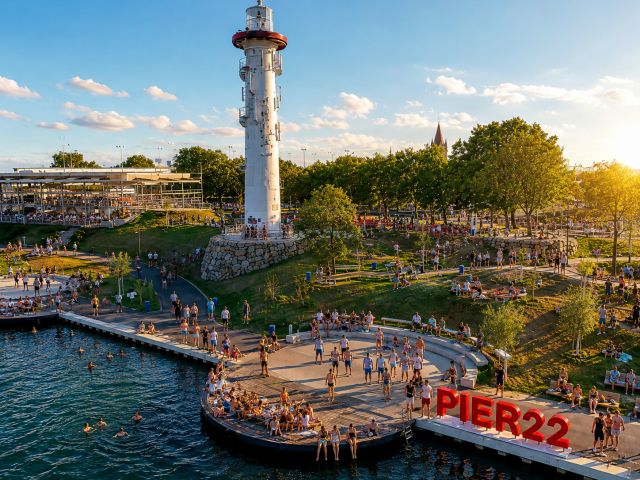 Pier 22, Viedeň, Dunaj, Rakúsko