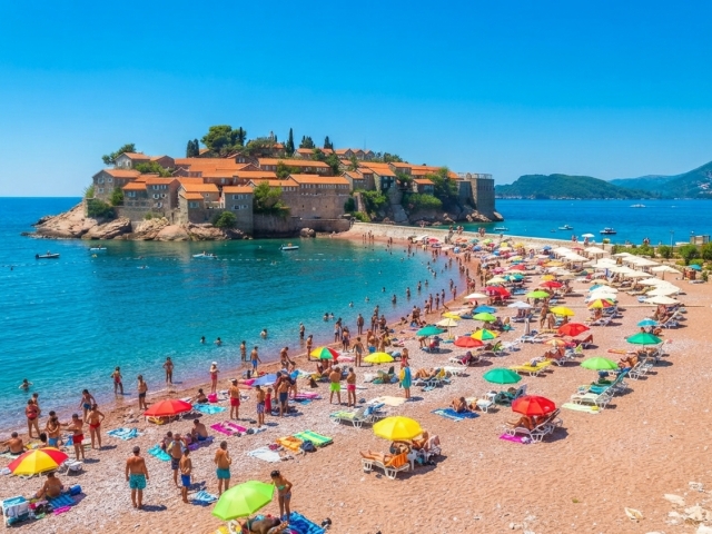 cierna hora montenegro dovolenka plaz cestovanie sveti stefan ostrov