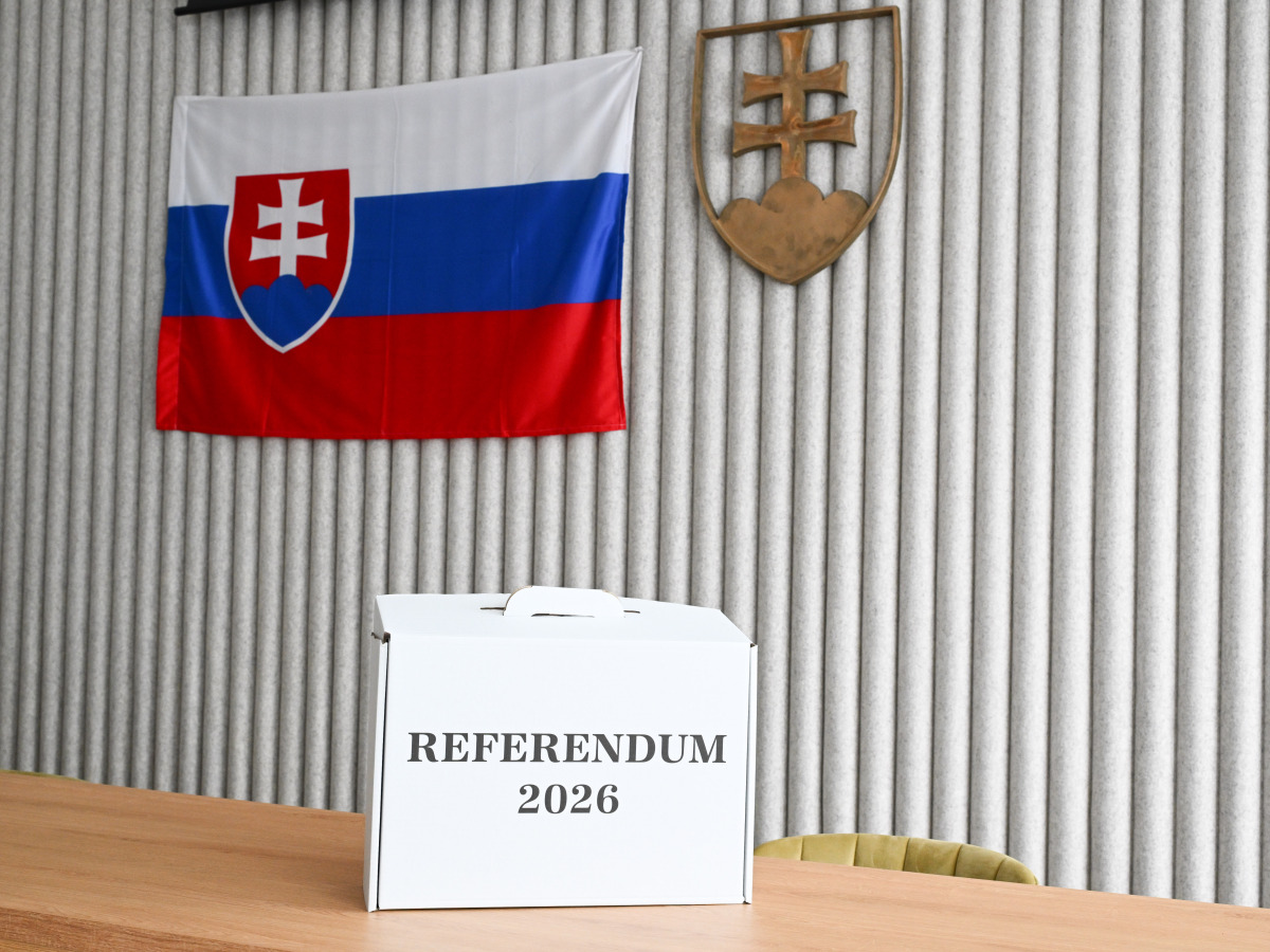 SR referendum26 volebná miestnosť