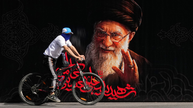 Irán Chameneí pohreb telo Teherán mešita vystavenie