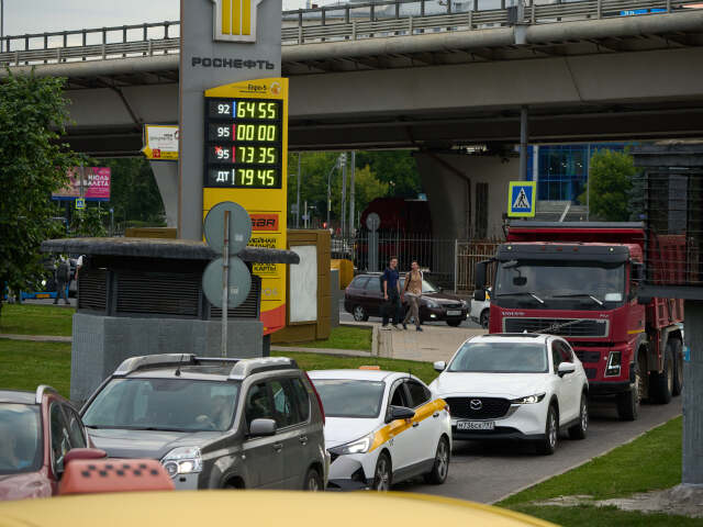 Kilometrové kolóny na ruských benzinkách vidno aj z vesmíru