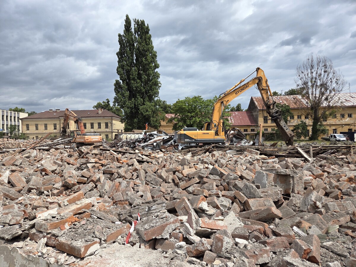 Malinovského kasárne Košice búranie (4)