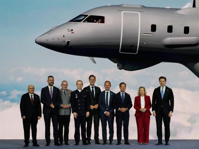 Rutte predstavil nové zbrojné plány NATO. Aliancia kúpi prieskumné lietadlá aj drony