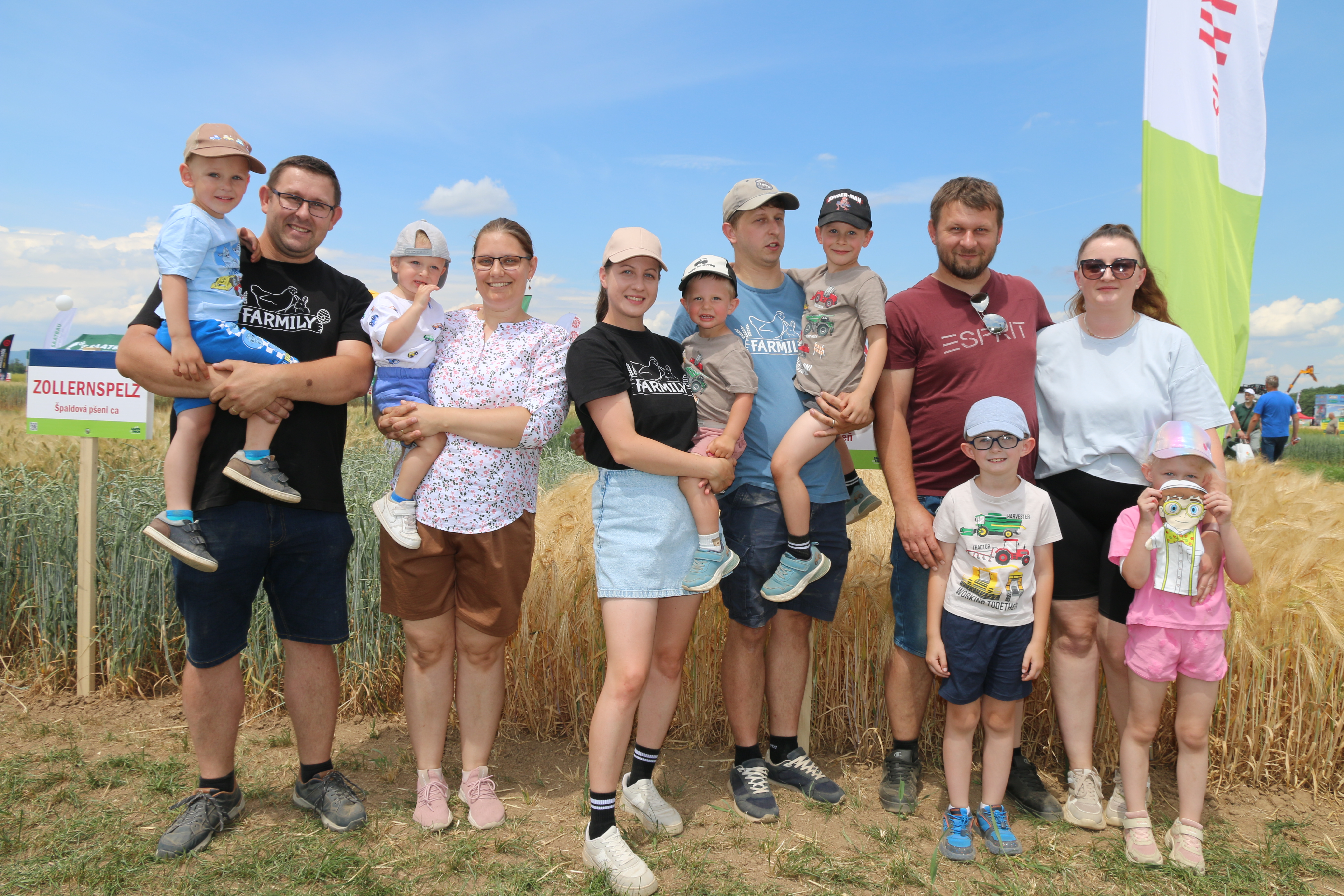 Deti farmárskej rodiny bratov Pochylých vyrastajú na farme. Dnes ojedinelé detstvo.