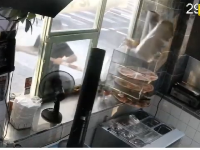 Na pizzu s dopravnou značkou, pizza, gastro, prevádzka, bufet