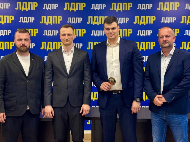 Bezpečnostný šéf ŽSR sa stretol v Rusku s predstaviteľmi proputinskej strany. Železnice: Bol na dovolenke