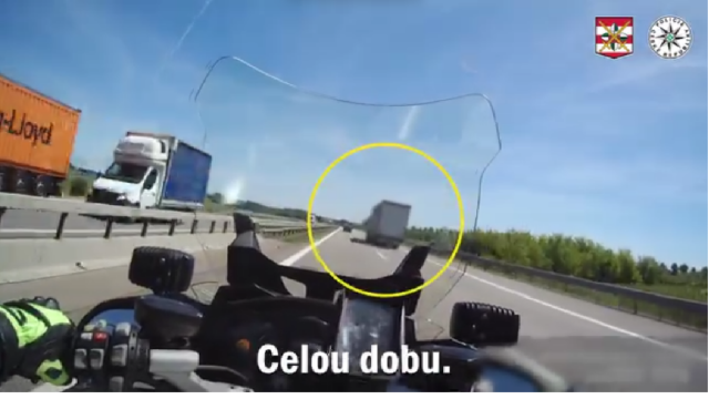 Zakázaný predbiehací manéver, policie