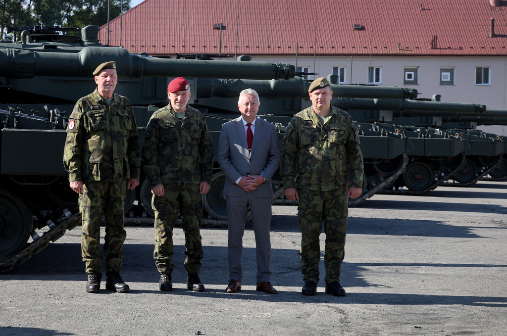 Skompletovanie dodávok tankov Leopard 2A4 v Přáslaviciach