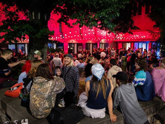 Večerná atmosféra na festivale v Novej synagóge Foto: Juraj Starovecký
