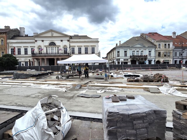 Po zhruba 30 rokoch začala rekonštrukcia dolnej časti Hlavnej ulice, práce odštartovali ešte v zime. 