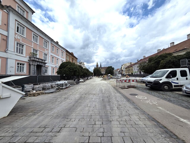 Po zhruba 30 rokoch začala rekonštrukcia dolnej časti Hlavnej ulice, práce odštartovali ešte v zime. 