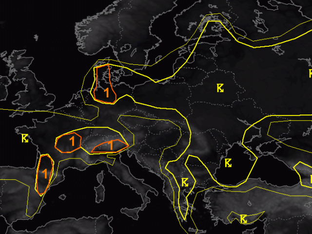 Na Európu sa valia extrémne búrky s obrími krúpami aj rizikom tornád, Slovensko trápi sucho a vráti sa dusno