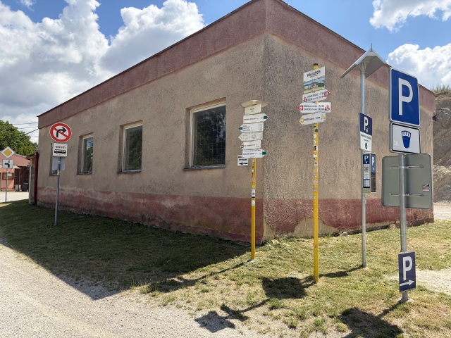 Kultúrny dom v obci Haluzice by potreboval rekonštrukciu.