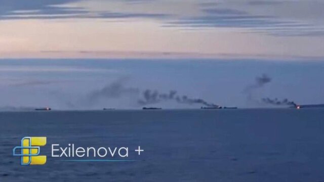 Horiace tankery v Azovskom mori po sérii útokov. 