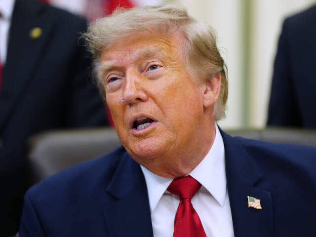 Trump predstavil plán pre Hormuzský prieliv: Namiesto poplatkov chce masívne dohody