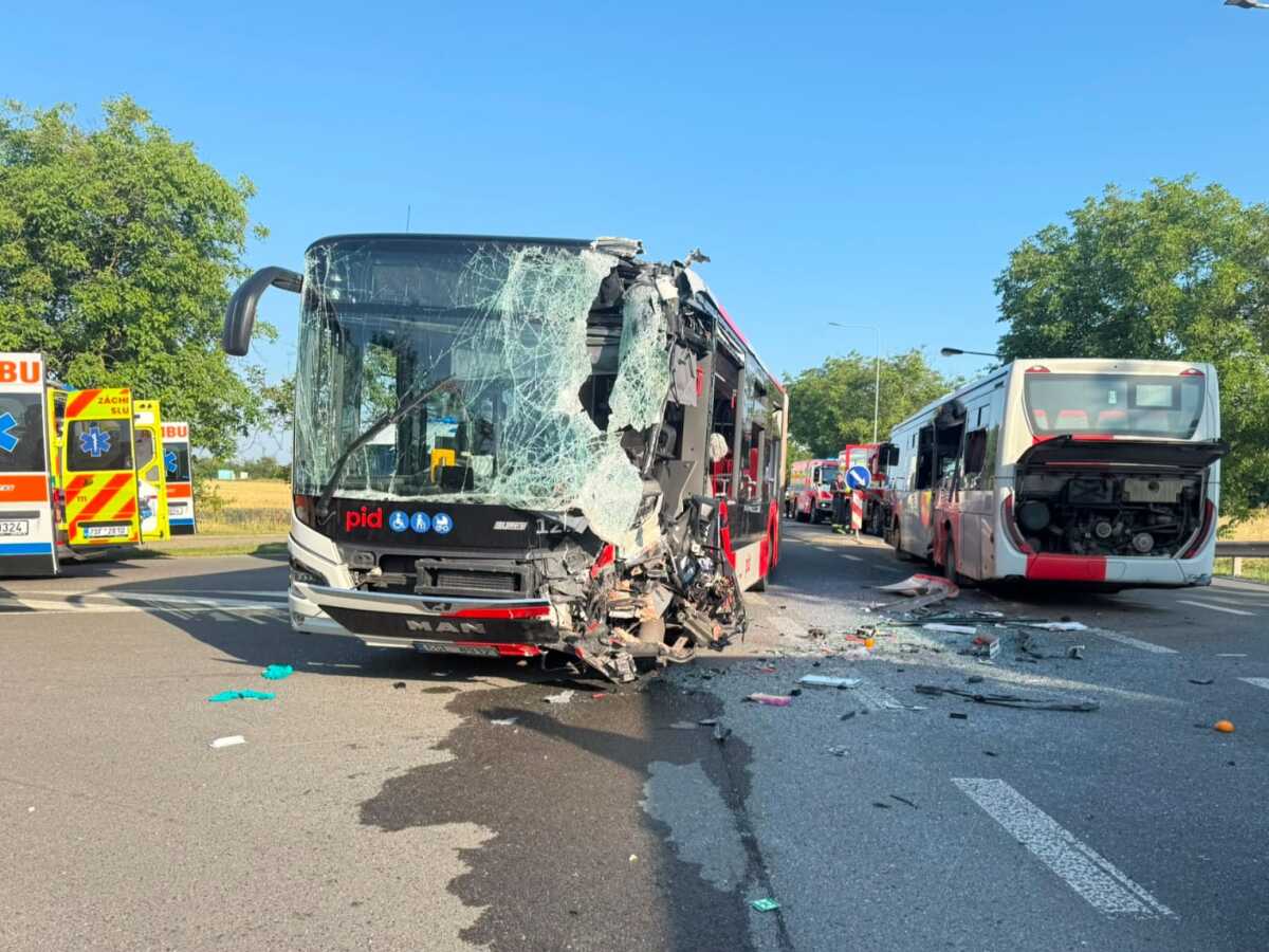 lidice nehoda autobusov česko PID