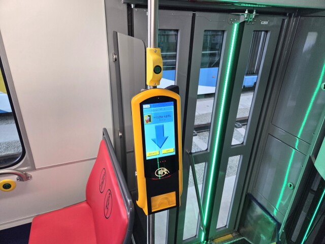 Legendárne električky KT8D5 v Košiciach nekončia. Po generálke dostali klimatizáciu aj bezbariérovú časť