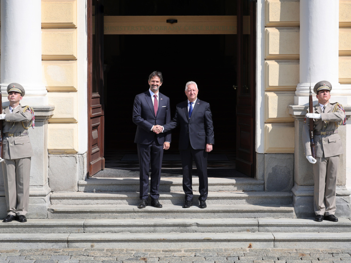 Ministri obrany Slovenskej republiky a Českej republiky Jaromír Zůna a Robert Kaliňák