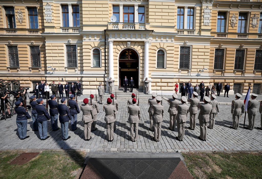 Ministri obrany Slovenskej republiky a Českej republiky Jaromír Zůna a Robert Kaliňák
