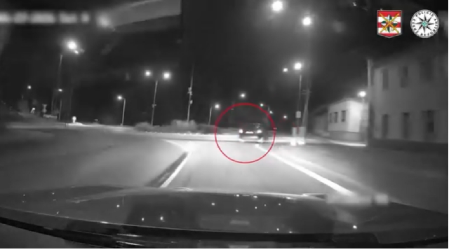 Riskantná jazda na Škode Superb, policajná naháňačka, policie
