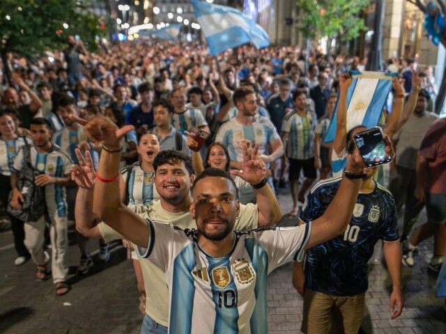 Sú vraj arogantní a rasistickí. Argentíne sa Latinská Amerika obracia chrbtom. Fandí radšej Španielom