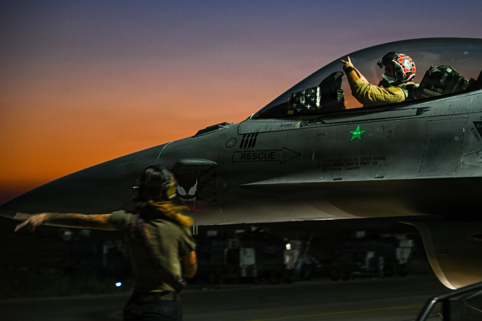 Lietadlo U.S. Air Force F-16 Fighting Falcon 16. júna 2026 v priestore Blízkeho východu. 