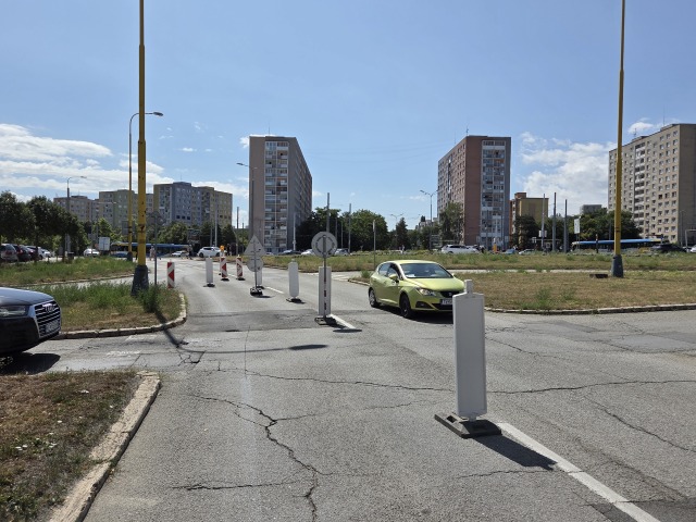 Od pondelka 20. júla sa musia košickí vodiči pripraviť na dopravné obmedzenia pri Amfiteátri. Potrvajú ešte niekoľko týždňov, doprava je zúžená do dvoch pruhov.