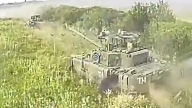 ruský mechanizovaný útok, tank