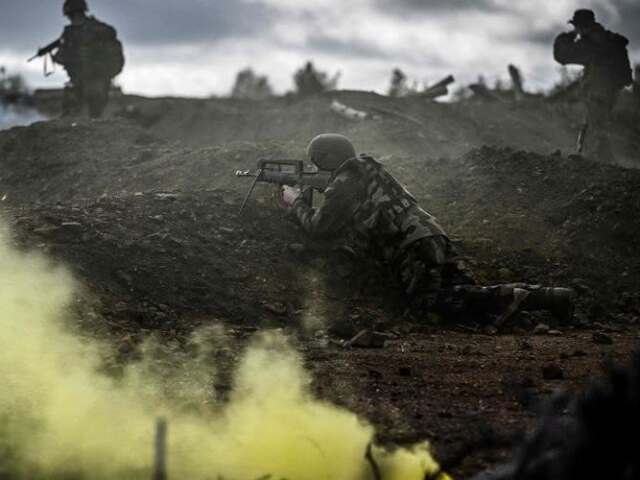 ukrajinskí a francúzski vojaci,cvičenie