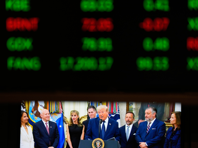 Rozkol vo Fede odpálil výpredaj na Wall Street. Dow Jones sa prepadol a výnosy dlhopisov sú na maximách od roku 2007