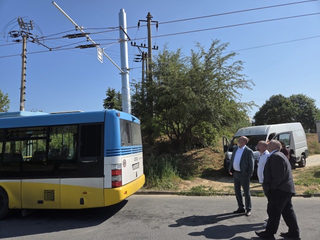 Kvôli prevádzke nových elektrobusov postavili v Košiciach nové meniarne. Zabezpečia dobíjanie vozidiel prostredníctvom trolejového vedenia. Primátor Jaroslav Polaček si ich prezrel počas kontrolného dňa.