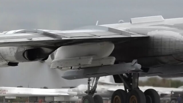 Ruská strela s plochou dráhou letu Ch-101 na bombardéry Tu-95MS.