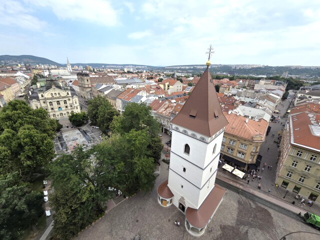 Severná veža Dómu sv. Alžbety v Košiciach ponúka stáročný zvon, starý hodinový mechanizmus a hlavne úchvatné výhľady na mesto a okolie.