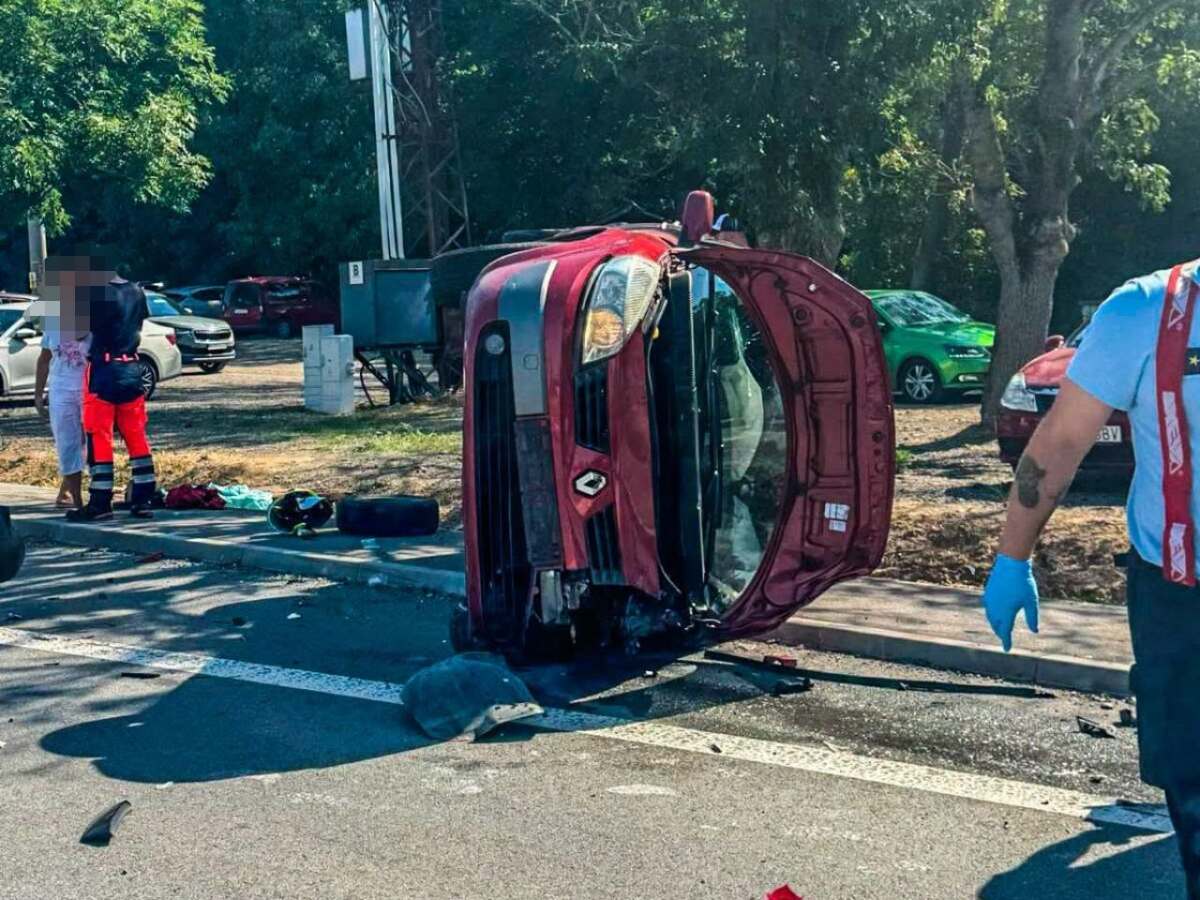 nehoda dopravná trebišov auto prevrátené