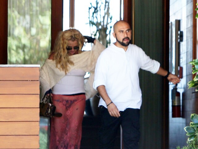 Našla Britney Spears novú lásku? Kontroverzná speváčka sa objavila po boku neznámeho muža v Kalifornii. Vraj to má byť jej nový partner