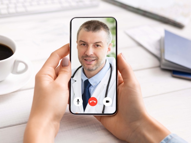 V rámci poistenia AutoMat získate aj unikátny balík telemedicínskych služieb eDoctor.