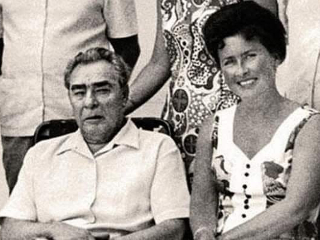 Leonid Brežnev a jeho zdravotná sestra Nina Korovjaková.