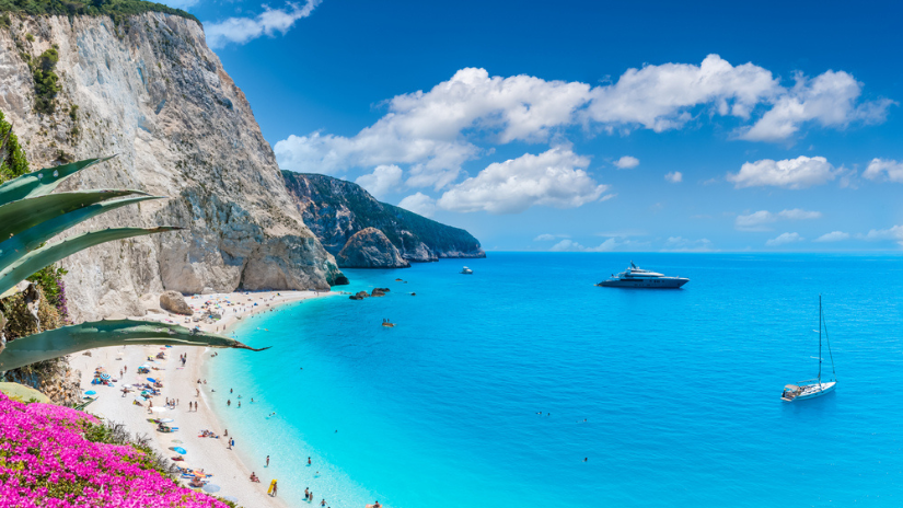Pláž Porto Katsiki, jedna z najkrajších na Lefkade.