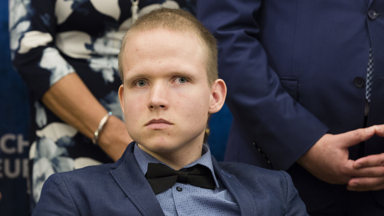 Dopisoval si s dievčatami. Polícia začala trestne stíhať Matovičovho exposlanca