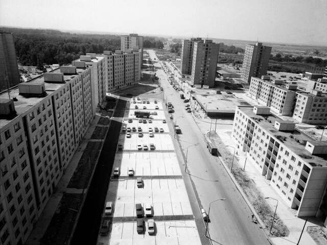 Romanova ulica v Petržalke tesne po dokončení