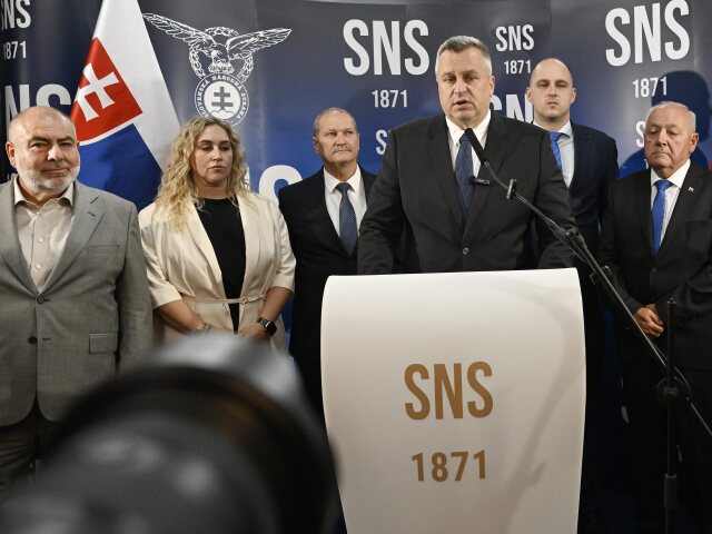 SNS podáva ruku Republike. Danko má rokovať s Uhríkom, spoluprácu pripúšťajú aj pre parlamentné voľby