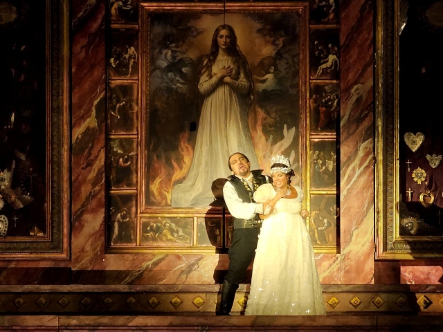 Scarpia a Tosca počas strhujúceho duetu v St. Margarethen