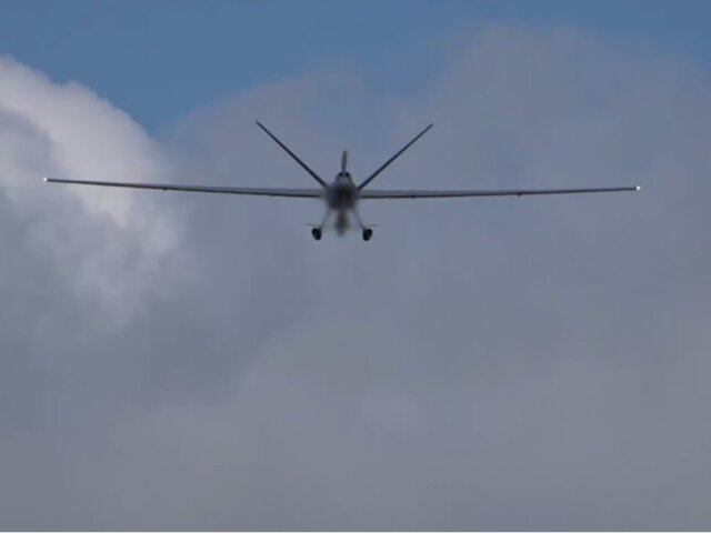Orion, dron, banderol S8000