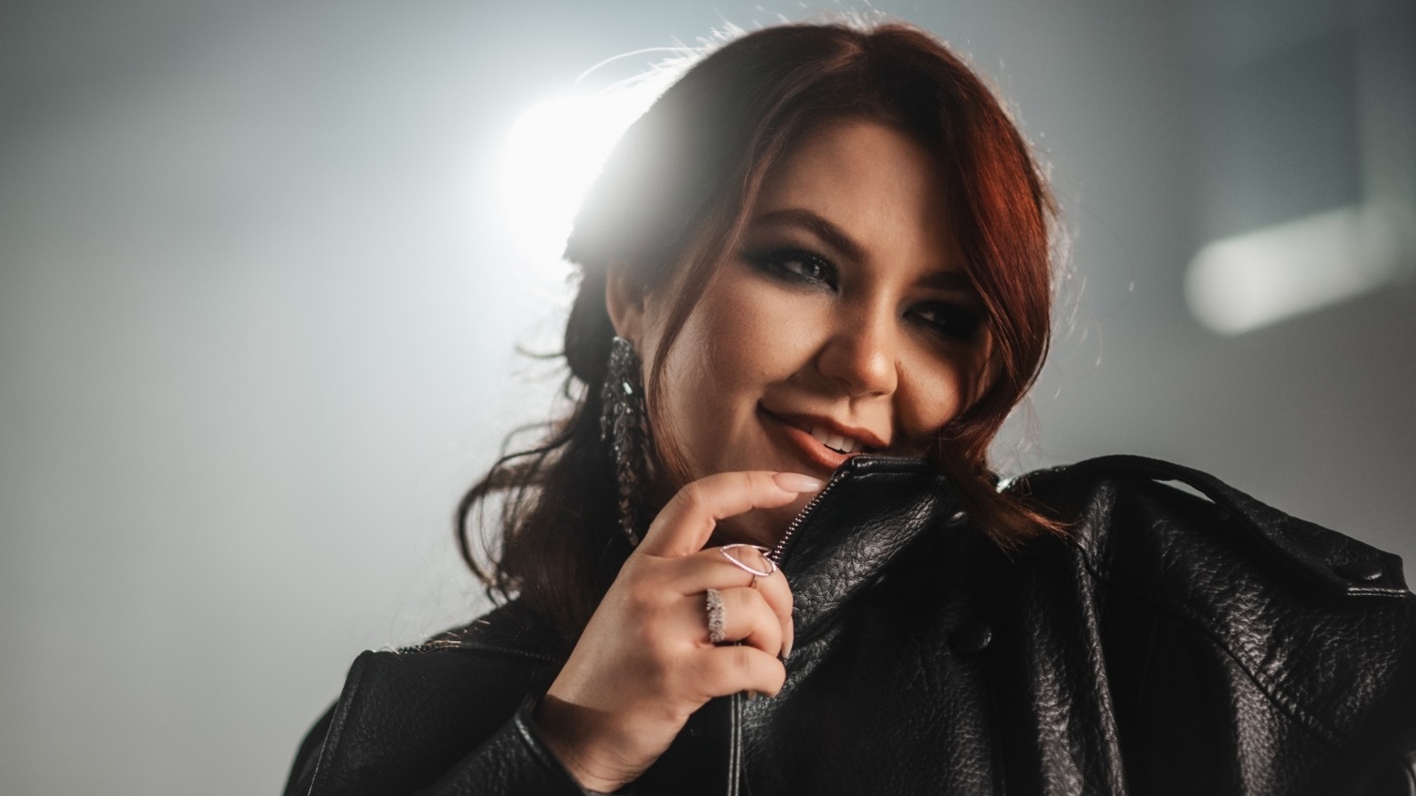 Celeste Buckingham vydala oficiálnu hymnu majstrovstiev Európy žien v hádzanej 2026