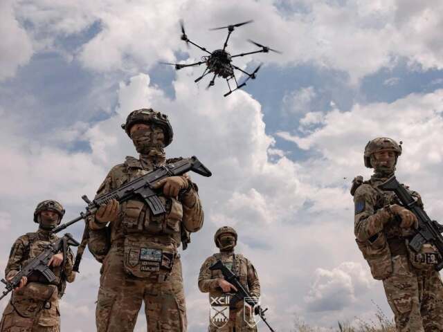 ukrajinskí vojaci, dron, vojna, technológie, zbrane