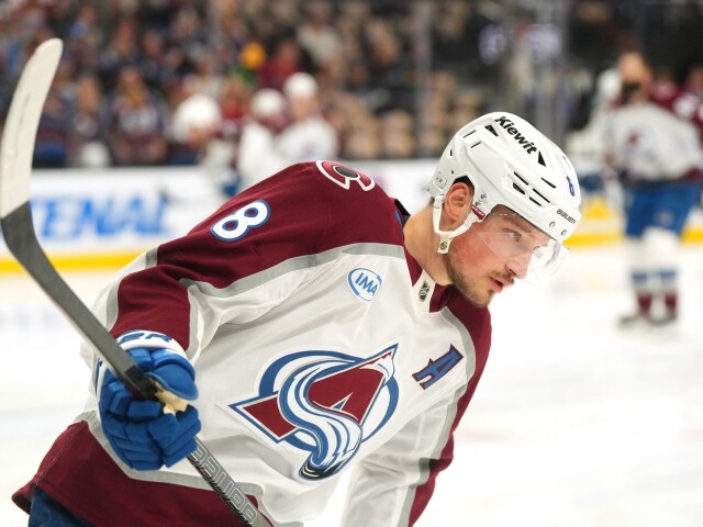 Megazmluva v NHL. Obranca Colorada ročne zarobí vyše 20 miliónov dolárov